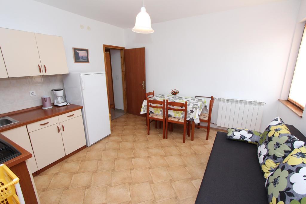 Apartments Rozela ロヴィニ エクステリア 写真