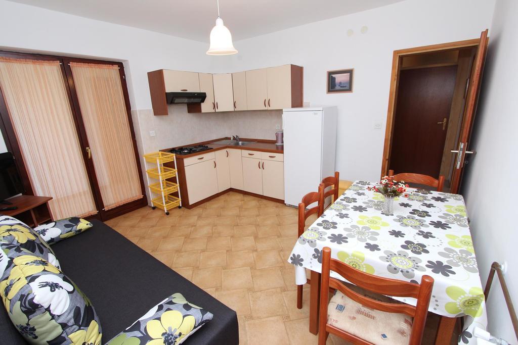 Apartments Rozela ロヴィニ エクステリア 写真