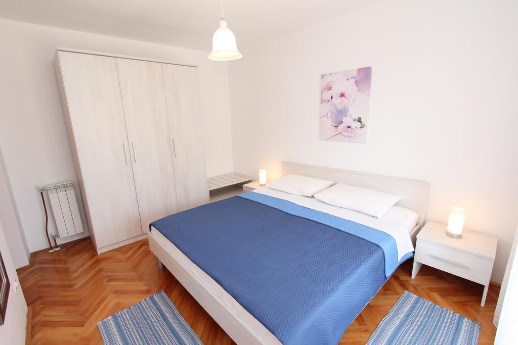Apartments Rozela ロヴィニ エクステリア 写真